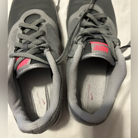 Nike Training sneakers, gray and pink, women’s size 9.5 - Picture 5 of 7